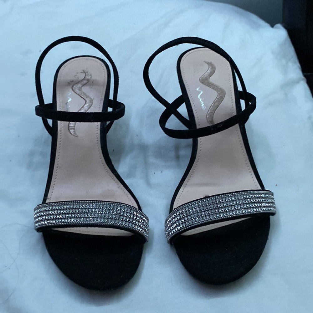 Nina short heals